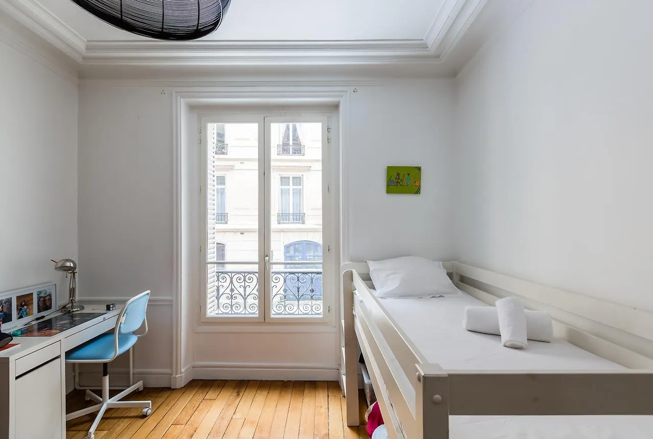 Veeve - Style Near Parc Monceau Apartment
